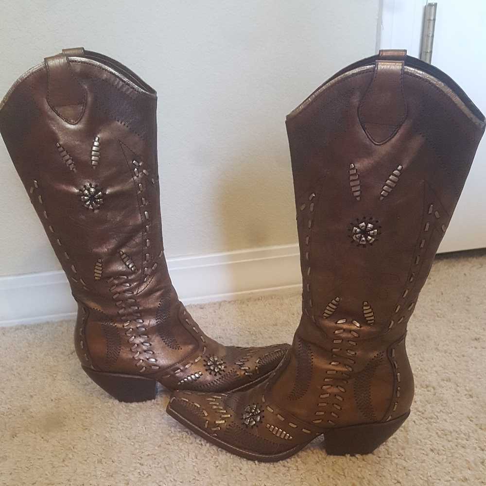 Gorgeous Bronze Brown BCBG Girls Western Boots